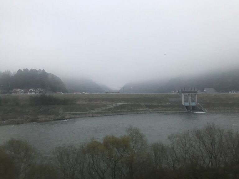 桜江町川戸・朝霧の江の川